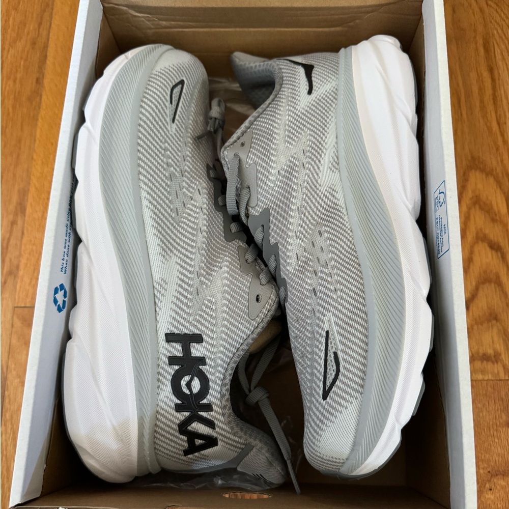 Hoka One One Clifton 9 Mens Size 10D US Harbor Mist Grey/ Black